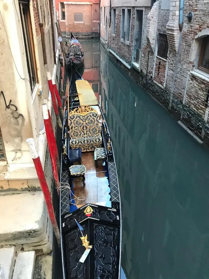 Moonlight Attic Apartment Venice Italy