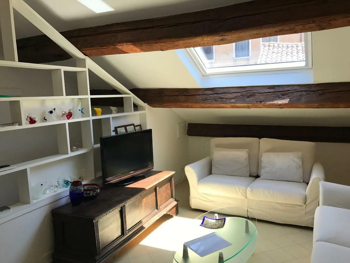 Moonlight Attic Apartment Venice