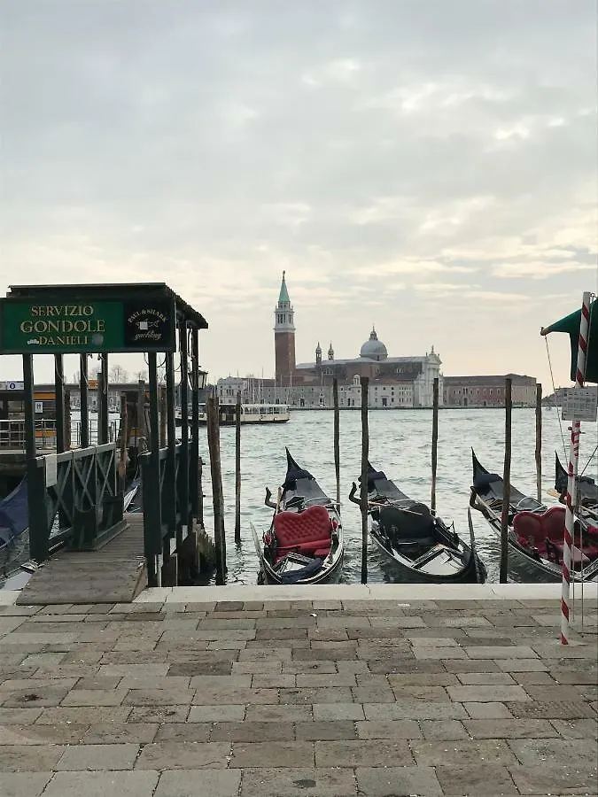 Moonlight Attic Apartment Venice